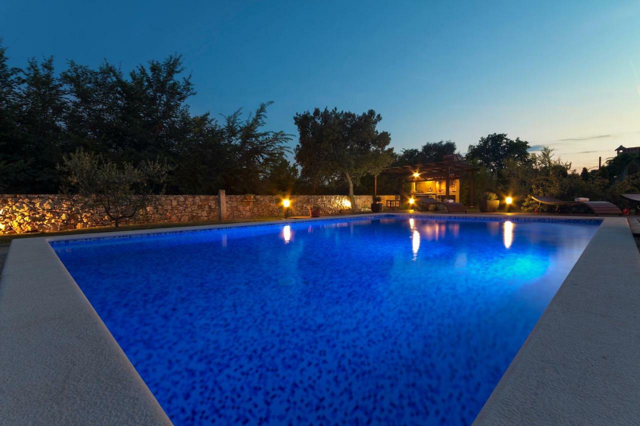 Villa Nana - Modern Villa With A Pool Surrounded By Nature, Istria-Pula Valtura Buitenkant foto